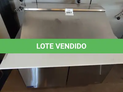 LOTE 097 - 01 BALCÃO REFRIGERADO COM CUBAS 110V. (NO ESTADO EM QUE SE ENCONTRA. SUJEITO A AVARIAS OCULTAS/VISÍVEIS.)