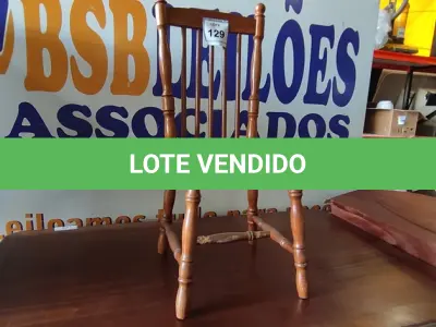 LOTE 129 - 01 CADEIRA DE COZINHA. (NO ESTADO EM QUE SE ENCONTRA. SUJEITO A AVARIAS OCULTAS/VISÍVEIS.) AU2314P