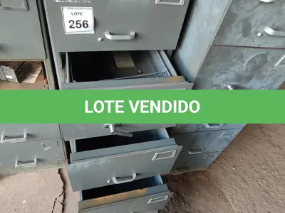 LOTE 256 - 01 COFRE. (NO ESTADO EM QUE SE ENCONTRA. SUJEITO A AVARIAS OCULTAS/VISÍVEIS.) BJ7373J