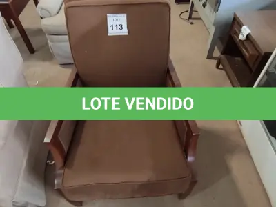 LOTE 113 - 01 POLTRONA. (NO ESTADO EM QUE SE ENCONTRA. SUJEITO A AVARIAS OCULTAS/VISÍVEIS.) AV9949D