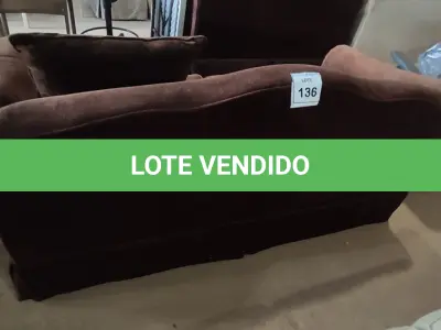 LOTE 136 - 01 SOFÁ 3 LUGARES. (NO ESTADO EM QUE SE ENCONTRA. SUJEITO A AVARIAS OCULTAS/VISÍVEIS.) BF8523B