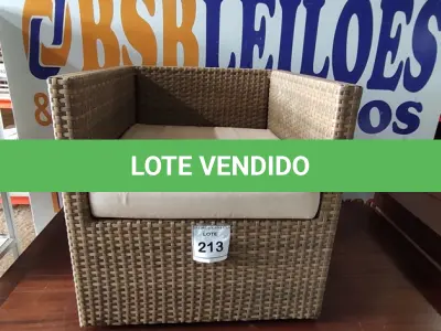 LOTE 213 - 01 POLTRONA DE JARDIM. (NO ESTADO EM QUE SE ENCONTRA. SUJEITO A AVARIAS OCULTAS/VISÍVEIS.) BH1540C