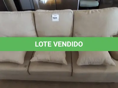 LOTE 101 - 01 SOFÁ 3 LUGARES. (NO ESTADO EM QUE SE ENCONTRA. SUJEITO A AVARIAS OCULTAS/VISÍVEIS.) BJ7437H