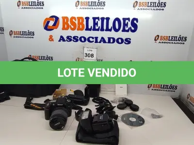 LOTE 308 - 01 CÂMERA DIGITAL NIKON D90 COM BOLSA E ACESSORIOS. (NO ESTADO EM QUE SE ENCONTRA. SUJEITO A AVARIAS OCULTAS/VISÍVEIS.)  AV9443L