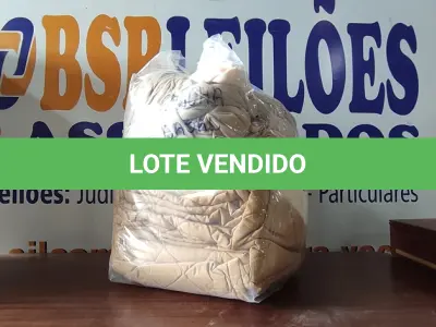 LOTE 220 - 05 COLCHAS DE CAMA DE CASAL. (NO ESTADO EM QUE SE ENCONTRA. SUJEITO A AVARIAS OCULTAS/VISÍVEIS.)