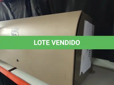 LOTE 212 - 01 ARMÁRIO SUSPENSO. (NO ESTADO EM QUE SE ENCONTRA. SUJEITO A AVARIAS OCULTAS/VISÍVEIS.)