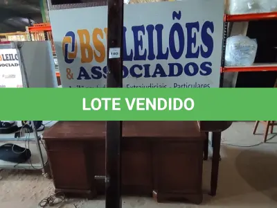 LOTE 180 - 01 TELA DE PROJEÇÃO ELÉTRICA. (NO ESTADO EM QUE SE ENCONTRA. SUJEITO A AVARIAS OCULTAS/VISÍVEIS.)