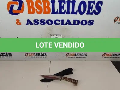 LOTE 290 - 01 FACA IMPORTADA AÇO INOXIDÁVEL CABO FORMATO DE CERVO COM BAINHA DE NYLON TAMANHO TOTAL 29CM PESO 218G JÁ AFIADA      