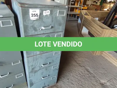 LOTE 255 - 01 COFRE. (NO ESTADO EM QUE SE ENCONTRA. SUJEITO A AVARIAS OCULTAS/VISÍVEIS.) BH1465W