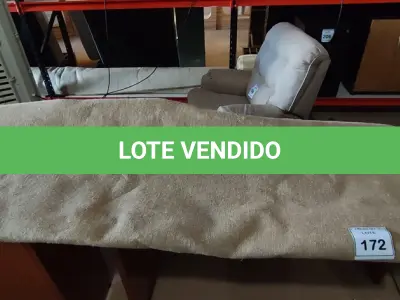 LOTE 172 - 01 TAPETE. (NO ESTADO EM QUE SE ENCONTRA. SUJEITO A AVARIAS OCULTAS/VISÍVEIS.) AU2130F