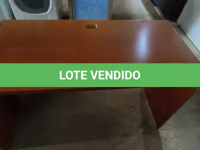 LOTE 159 - 01 MESA EM MADEIRA. (NO ESTADO EM QUE SE ENCONTRA. SUJEITO A AVARIAS OCULTAS/VISÍVEIS.)