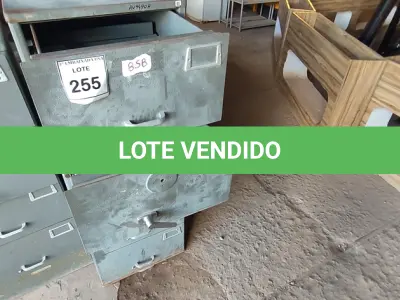 LOTE 255 - 01 COFRE. (NO ESTADO EM QUE SE ENCONTRA. SUJEITO A AVARIAS OCULTAS/VISÍVEIS.) BH1465W