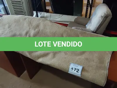 LOTE 172 - 01 TAPETE. (NO ESTADO EM QUE SE ENCONTRA. SUJEITO A AVARIAS OCULTAS/VISÍVEIS.) AU2130F