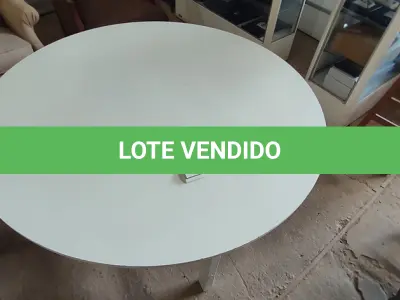 LOTE 137 - 01 MESA REDONDA BRANCA.  (NO ESTADO EM QUE SE ENCONTRA. SUJEITO A AVARIAS OCULTAS/VISÍVEIS.)