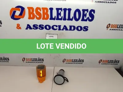 LOTE 267 - 01 MEGAFONE PEQUENO CINZA E 01 SINALIZADOR PARA CONE. (NO ESTADO EM QUE SE ENCONTRA. SUJEITO A AVARIAS OCULTAS/VISÍVEIS.)