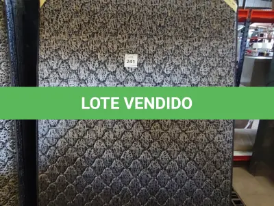 LOTE 241 - 01 COLCHÃO CASAL COM BASE.  (NO ESTADO EM QUE SE ENCONTRA. SUJEITO A AVARIAS OCULTAS/VISÍVEIS.)  AU1903T