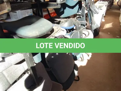 LOTE 434 - 07 CADEIRAS PARA ESCRITÓRIO GIRATÓRIAS E PÉS FIXOS. (NO ESTADO) ATENÇÃO! FAZER A VISITAÇÃO ANTES DE ARREMATAR, NÃO SABEMOS SE FUNCIONA. LEILÃO NÃO TEM GARANTIA E NEM DEVOLUÇÃO, SUJEITO A POSSÍVEIS AVARIAS VISÍVEIS/OCULTAS E/OU AUSÊNCIA DE COMPONENTES.