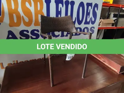 LOTE 223 - 01 CADEIRA DE JARDIM. (NO ESTADO EM QUE SE ENCONTRA. SUJEITO A AVARIAS OCULTAS/VISÍVEIS.) BH1551T