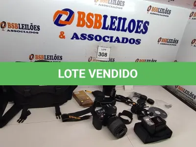 LOTE 308 - 01 CÂMERA DIGITAL NIKON D90 COM BOLSA E ACESSORIOS. (NO ESTADO EM QUE SE ENCONTRA. SUJEITO A AVARIAS OCULTAS/VISÍVEIS.)  AV9443L
