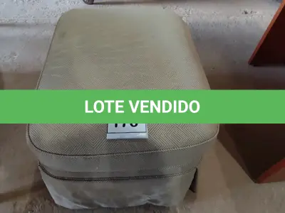 LOTE 176 - 01 OTTOMAN ALMOFADA PARA PÉS. (NO ESTADO EM QUE SE ENCONTRA. SUJEITO A AVARIAS OCULTAS/VISÍVEIS.)  AV9365D