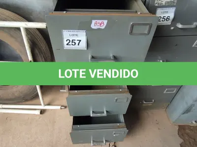 LOTE 257 - 01 COFRE. (NO ESTADO EM QUE SE ENCONTRA. SUJEITO A AVARIAS OCULTAS/VISÍVEIS.) BH1465V