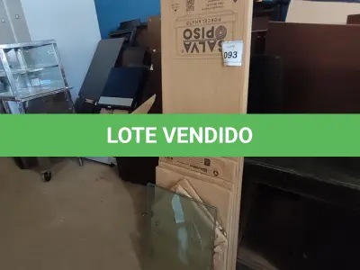 LOTE 093 - 08 PLACAS DE VIDRO. (NO ESTADO EM QUE SE ENCONTRA. SUJEITO A AVARIAS OCULTAS/VISÍVEIS.)