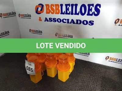 LOTE 085 - 09 SINALIZADORES SOLAR LIGHT GREN POWER. (NO ESTADO EM QUE SE ENCONTRA. SUJEITO A AVARIAS OCULTAS/VISÍVEIS.)