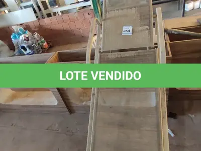 LOTE 254 - 01 CADEIRA DE JARDIM (ESPREGUIÇADEIRA). (NO ESTADO EM QUE SE ENCONTRA. SUJEITO A AVARIAS OCULTAS/VISÍVEIS.) AV9429C