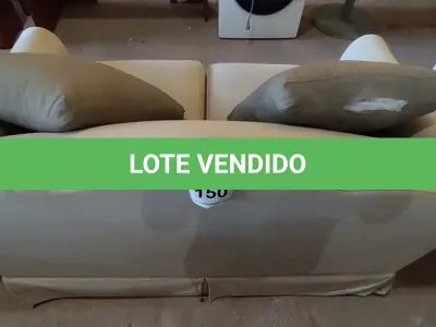 LOTE 150 - 01 SOFÁ 2 LUGARES.  (NO ESTADO EM QUE SE ENCONTRA. SUJEITO A AVARIAS OCULTAS/VISÍVEIS.)  AU8718L