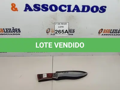 LOTE 265 - 01 FACA IMPORTADA AÇO INOXIDÁVEL CABO EM MADEIRA COM DETALHE DE ESCORPIÃO NA GUARDA FULL TANG BAINHA DE NYLON TAMANHO TOTAL 32CM PESO 390G JÁ AFIADA   (NOVO) (NO ESTADO) ATENÇÃO! FAZER A VISITAÇÃO ANTES DE ARREMATAR, NÃO SABEMOS SE FUNCIONA. LEILÃO NÃO TEM GARANTIA E NEM DEVOLUÇÃO, SUJEITO A POSSÍVEIS AVARIAS VISÍVEIS/OCULTAS E/OU AUSÊNCIA DE COMPONENTES.
