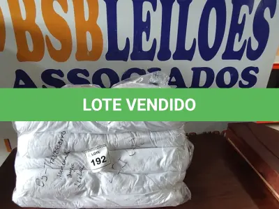 LOTE 192 - 05 TRAVESSEIROS. (NO ESTADO EM QUE SE ENCONTRA. SUJEITO A AVARIAS OCULTAS/VISÍVEIS.)
