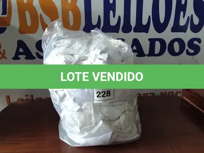 LOTE 228 - 01 LOTE COM COLCHAS DE CAMA DIVERSAS. (NO ESTADO EM QUE SE ENCONTRA. SUJEITO A AVARIAS OCULTAS/VISÍVEIS.)