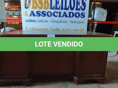 LOTE 179 - 01 MESA DE ESCRITÓRIO (DESK). (NO ESTADO EM QUE SE ENCONTRA. SUJEITO A AVARIAS OCULTAS/VISÍVEIS.) AV9664N