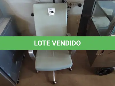 LOTE 096 - 01 CADEIRA PARA ESCRITÓRIO GIRATÓRIA. (NO ESTADO EM QUE SE ENCONTRA. SUJEITO A AVARIAS OCULTAS/VISÍVEIS.)