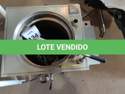 LOTE 134 - 01 CAFETEIRA. (NO ESTADO EM QUE SE ENCONTRA. SUJEITO A AVARIAS OCULTAS/VISÍVEIS.) AV9454E