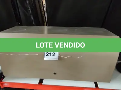 LOTE 212 - 01 ARMÁRIO SUSPENSO. (NO ESTADO EM QUE SE ENCONTRA. SUJEITO A AVARIAS OCULTAS/VISÍVEIS.)