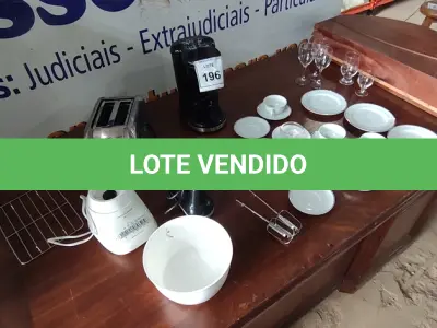 LOTE 196 - 01 LOTE COM TORRADEIRA, CAFETEIRA, TAÇAS E PIREX. (NO ESTADO EM QUE SE ENCONTRA. SUJEITO A AVARIAS OCULTAS/VISÍVEIS.)