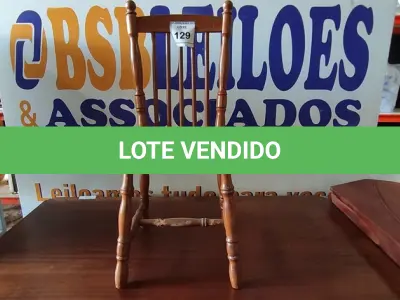 LOTE 129 - 01 CADEIRA DE COZINHA. (NO ESTADO EM QUE SE ENCONTRA. SUJEITO A AVARIAS OCULTAS/VISÍVEIS.) AU2314P