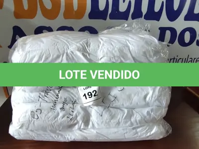 LOTE 192 - 05 TRAVESSEIROS. (NO ESTADO EM QUE SE ENCONTRA. SUJEITO A AVARIAS OCULTAS/VISÍVEIS.)