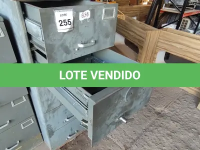 LOTE 255 - 01 COFRE. (NO ESTADO EM QUE SE ENCONTRA. SUJEITO A AVARIAS OCULTAS/VISÍVEIS.) BH1465W