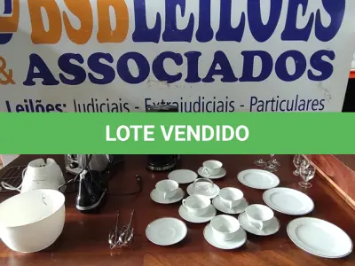 LOTE 196 - 01 LOTE COM TORRADEIRA, CAFETEIRA, TAÇAS E PIREX. (NO ESTADO EM QUE SE ENCONTRA. SUJEITO A AVARIAS OCULTAS/VISÍVEIS.)