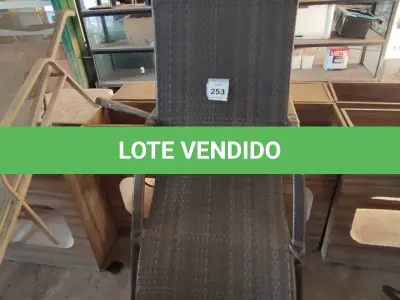 LOTE 253 - 01 CADEIRA DE JARDIM (ESPREGUIÇADEIRA). (NO ESTADO EM QUE SE ENCONTRA. SUJEITO A AVARIAS OCULTAS/VISÍVEIS.) AV9505D