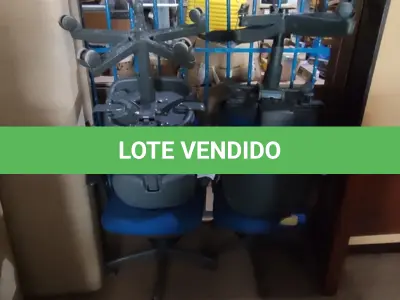 LOTE 276 - 04 CADEIRAS DE ESCRITÓRIO GIRATÓRIAS. (NO ESTADO) ATENÇÃO! FAZER A VISITAÇÃO ANTES DE ARREMATAR, NÃO SABEMOS SE FUNCIONA, LEILÃO NÃO TEM GARANTIA E NEM DEVOLUÇÃO, SUJEITO A POSSÍVEIS AVARIAS VISÍVEIS/OCULTAS E/OU AUSÊNCIA DE COMPONENTES.