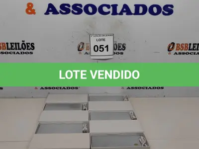 LOTE 051 - 05 BATERIAS METÁLICAS. (NO ESTADO) ATENÇÃO! FAZER A VISITAÇÃO ANTES DE ARREMATAR, NÃO SABEMOS SE FUNCIONA, LEILÃO NÃO TEM GARANTIA E NEM DEVOLUÇÃO, SUJEITO A POSSÍVEIS AVARIAS VISÍVEIS/OCULTAS E/OU AUSÊNCIA DE COMPONENTES.