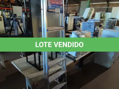 LOTE 116 - 01 ESCADA DE ALUMÍNIO. (NO ESTADO) ATENÇÃO! FAZER A VISITAÇÃO ANTES DE ARREMATAR, NÃO SABEMOS SE FUNCIONA, LEILÃO NÃO TEM GARANTIA E NEM DEVOLUÇÃO, SUJEITO A POSSÍVEIS AVARIAS VISÍVEIS/OCULTAS E/OU AUSÊNCIA DE COMPONENTES.