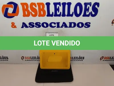 LOTE 105 - 01 TABLET SEM FONTE COM CASE MARCA POSITIVO. (NO ESTADO) ATENÇÃO! FAZER A VISITAÇÃO ANTES DE ARREMATAR, NÃO SABEMOS SE FUNCIONA, LEILÃO NÃO TEM GARANTIA E NEM DEVOLUÇÃO, SUJEITO A POSSÍVEIS AVARIAS VISÍVEIS/OCULTAS E/OU AUSÊNCIA DE COMPONENTES.