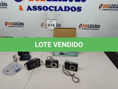 LOTE 074 - 04 CÂMERAS DIGITAIS E 01 CARREGADOR PRA BATERIA. (NO ESTADO) ATENÇÃO! FAZER A VISITAÇÃO ANTES DE ARREMATAR, NÃO SABEMOS SE FUNCIONA, LEILÃO NÃO TEM GARANTIA E NEM DEVOLUÇÃO, SUJEITO A POSSÍVEIS AVARIAS VISÍVEIS/OCULTAS E/OU AUSÊNCIA DE COMPONENTES.