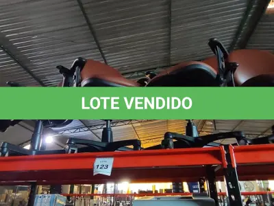 LOTE 123 - 05 CADEIRAS DE ESCRITÓRIO PÉS FIXOS. (NO ESTADO) ATENÇÃO! FAZER A VISITAÇÃO ANTES DE ARREMATAR, NÃO SABEMOS SE FUNCIONA, LEILÃO NÃO TEM GARANTIA E NEM DEVOLUÇÃO, SUJEITO A POSSÍVEIS AVARIAS VISÍVEIS/OCULTAS E/OU AUSÊNCIA DE COMPONENTES.