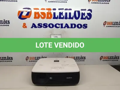LOTE 028 - 01 PROJETOR VPL-ES4 MARCA SONY. (NO ESTADO) ATENÇÃO! FAZER A VISITAÇÃO ANTES DE ARREMATAR, NÃO SABEMOS SE FUNCIONA, LEILÃO NÃO TEM GARANTIA E NEM DEVOLUÇÃO, SUJEITO A POSSÍVEIS AVARIAS VISÍVEIS/OCULTAS E/OU AUSÊNCIA DE COMPONENTES.