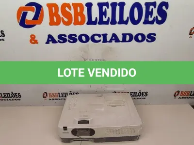 LOTE 053 - 01 PROJETOR MODELO PLC-XW300 MARCA SANYO. (NO ESTADO) ATENÇÃO! FAZER A VISITAÇÃO ANTES DE ARREMATAR, NÃO SABEMOS SE FUNCIONA, LEILÃO NÃO TEM GARANTIA E NEM DEVOLUÇÃO, SUJEITO A POSSÍVEIS AVARIAS VISÍVEIS/OCULTAS E/OU AUSÊNCIA DE COMPONENTES.